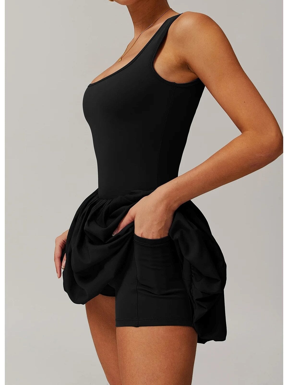 Combinaison Sport Femme Noire 2-en-1 : Élégance et Maintien pour Toutes Vos Activités