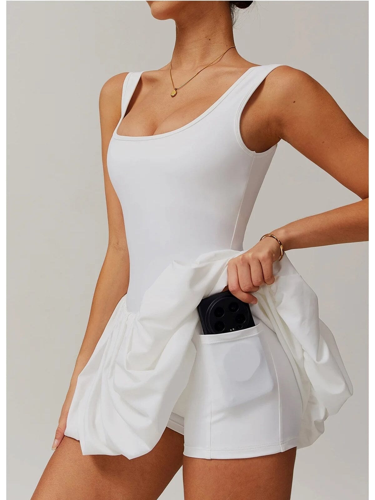 Combinaison Sport Femme Blanche 2-en-1 : Élégance, Maintien et Liberté de Mouvement au Quotidien