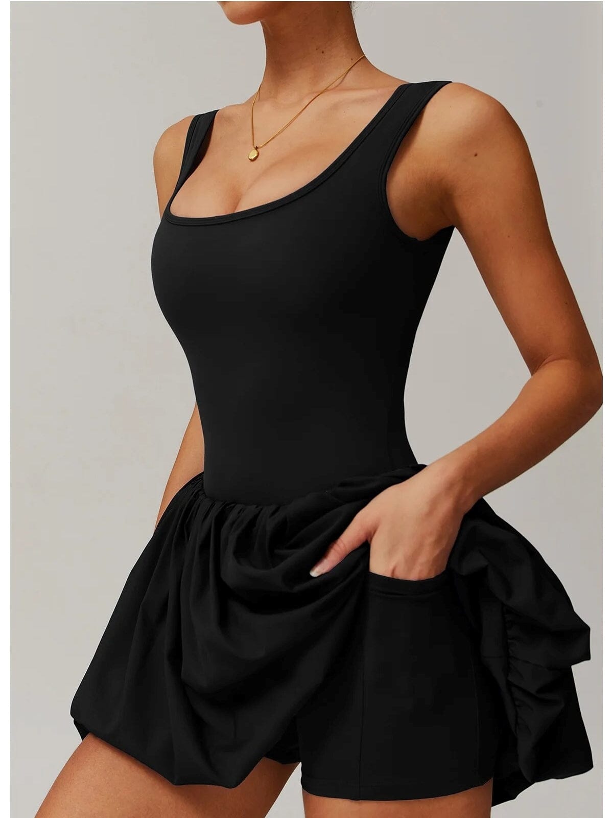 Combinaison Sport Femme Noire 2-en-1 : Élégance et Maintien pour Toutes Vos Activités